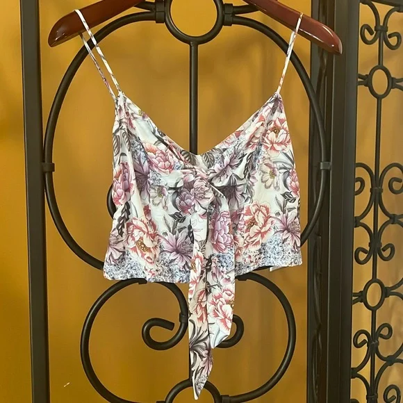 LF THREE DAYS Floral Beaute Top - Picture 2 of 6